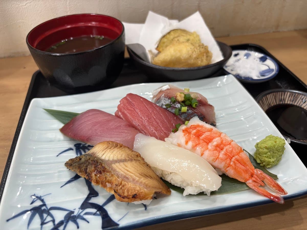 海鮮立呑 活魚パラダイス 店舗写真 4