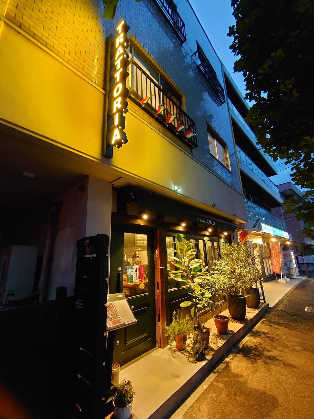 トラットリア ラ ロッカ 店舗写真 1