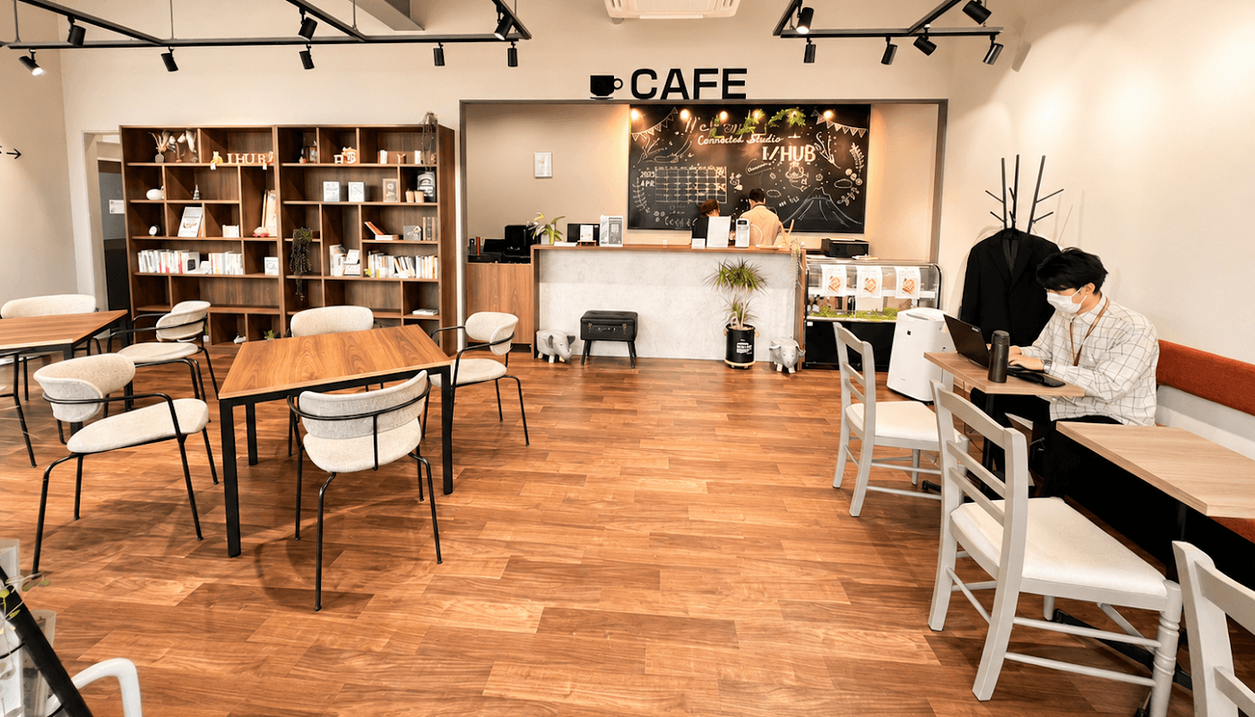 【CAFE】i/HUB 店舗写真 1
