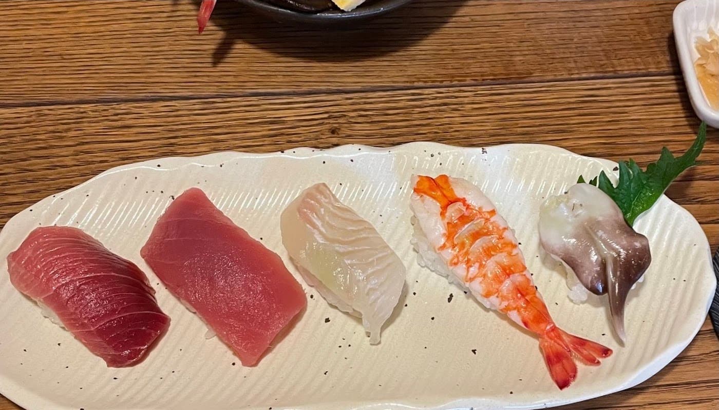 すし笑魚亭 / ティーサロン笑魚亭 店舗写真 1