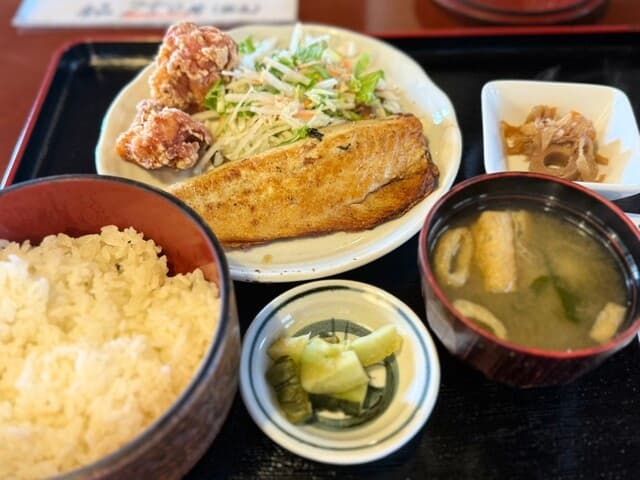 定食屋 ふくろう 店舗写真 1