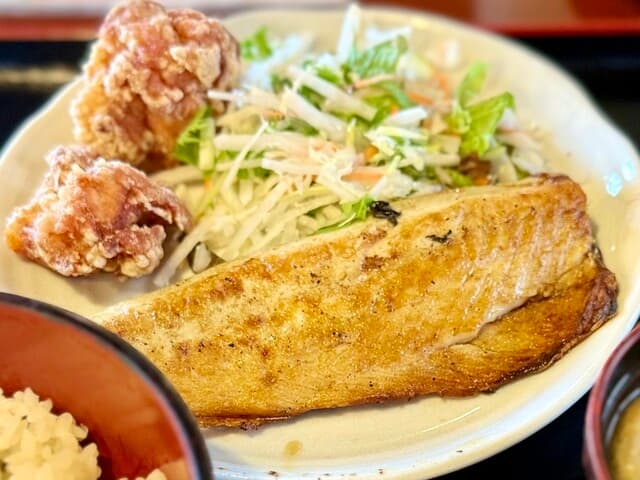 定食屋 ふくろう 店舗写真 2